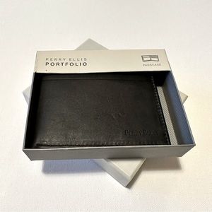 Perry Ellis Men’s NIB Black Leather Portfolio Passcase Wallet